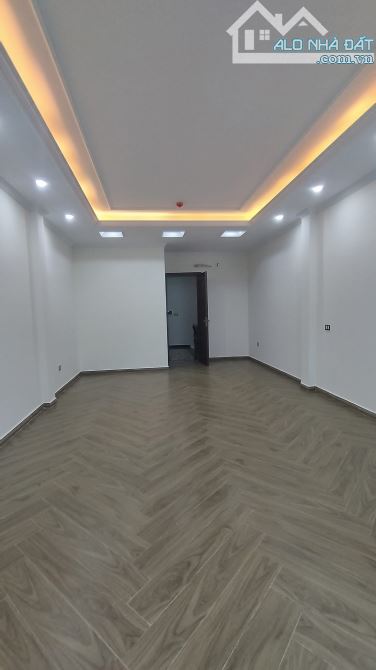 VĨNH PHÚC BA ĐÌNH PHÂN LÔ 23TỶ 50M 9T THANG MÁY KINH DOANH VỈA HÈ RỘNG KHU VỰC HIẾM NHÀ BA - 3