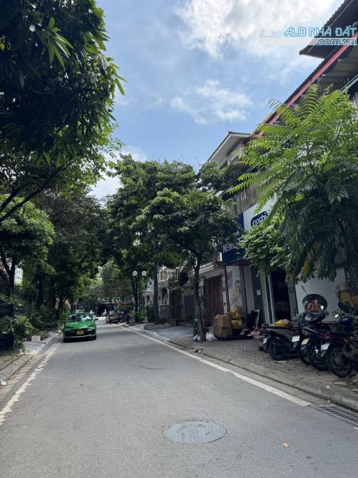 Bán BT Tây Nam Linh Đàm - Gần chung cư , KD đẹp - 180m2 -45,8tỷ - 3