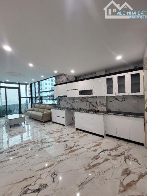 🏡 Siêu phẩm 8 tầng – Thang máy – Full nội thất sang xịn – gara 2 ô tô thoải mái. DT 45m2 - 3