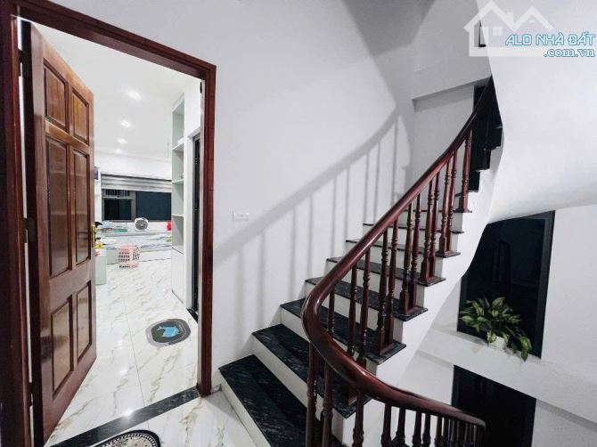 NHÀ MỚI MỸ ĐÌNH – 37M² – 5 TẦNG – LÔ GÓC 2 MẶT NGÕ – VÀI BƯỚC RA Ô TÔ – GIÁ 8.5 TỶ - 3