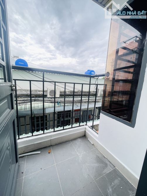 NHÀ ĐẸP Ở NGAY QUẬN 12 - P.TÂN CHÁNH HIỆP - NGANG 4M - SHR - HOÀN CÔNG ĐỦ - NHỈNH 2 TỶ TL - 3
