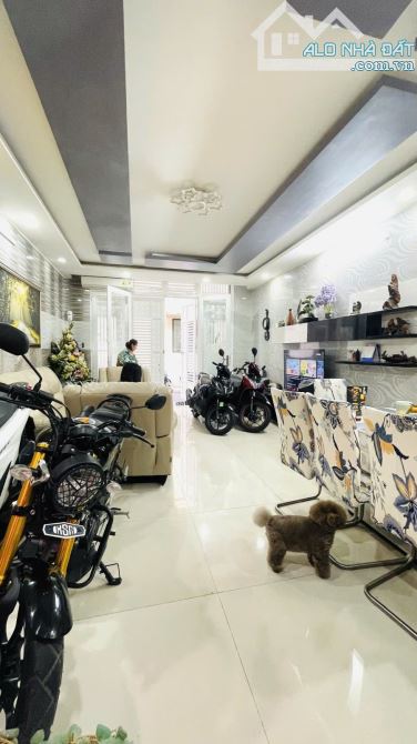 GẤP BÁN GIẢM 1,2 TỶ - PHƯỜNG 5, PHÚ NHUẬN – HẺM Ô TÔ - FULL NỘI THẤT CAO CẤP - 2