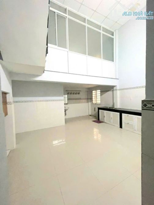BÁN NHÀ NGAY NT TRUNG CHÁNH,HÓC MÔN 100M2 SÁT NGUYỄN ÁNH THỦ,2 TẦNG, 4,4 TỶ - 3