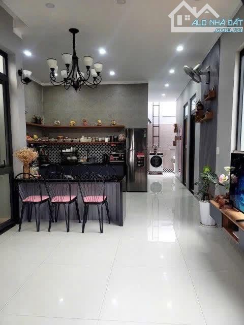 GẦN TRƯỜNG HOÀNG VIỆT VILA MINI HẺM NGUYỄN HỮU THẤU: 3.75 tỷ - 3