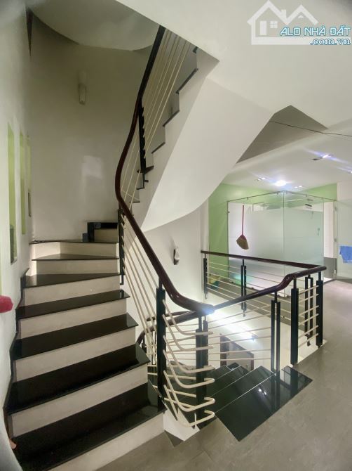 Nhà Đẹp HXH Lý Thường Kiệt – Ngang Khủng 8.3m - DT 98m - Giá chi 14.8 Tỷ - 3