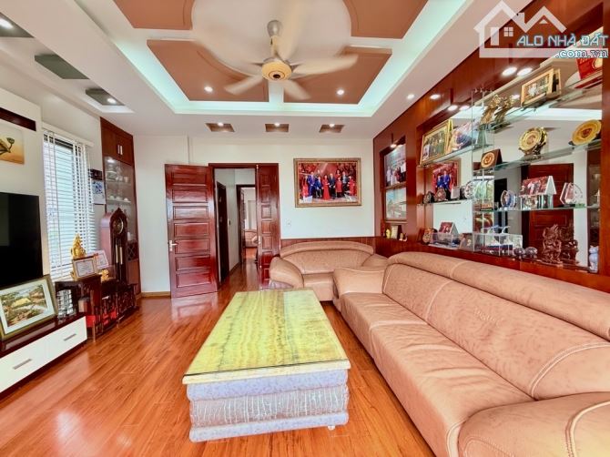 Bán Nhà Cổ Linh Biệt Thự 85m2-5 Tầng-Mt 5m-Ô TÔ TRÁNH-VĨA HÈ-LÔ GÓC-KINH DOANH -chỉ 29 tỷ - 3