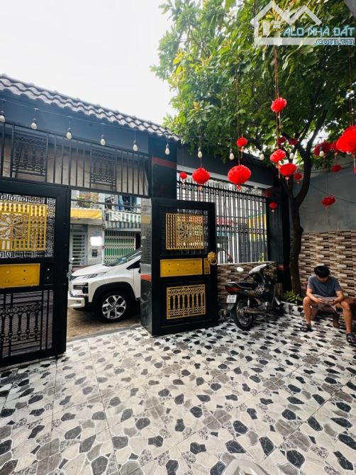 Bán Biệt Thự Hương Lộ 3, 140m2, ngang 7x20m, 3 tầng, đường nhựa ÔTÔ 8m, kế bên EON Tân Phú - 3