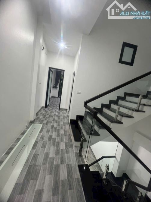 Nhà đẹp 3 tầng mặt đường Lộc Vượng giá hợp lý - 4