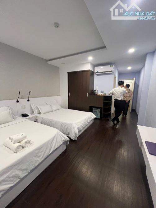 Bán khách sạn Đg Hoàng Việt p2 Q.Tân Bình - 8x20m -Hầm 9 tầng -hđt : 100tr/tháng Giá 49 tỷ - 4