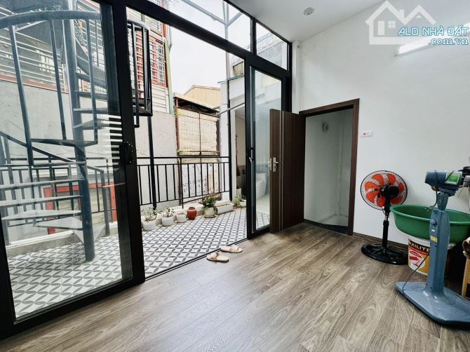 TRẦN ĐẠI NGHĨA, QUẬN HAI BÀ TRƯNG, 23M2,5 TẦNG, GẦN PHỐ, KINH DOANH. - 4