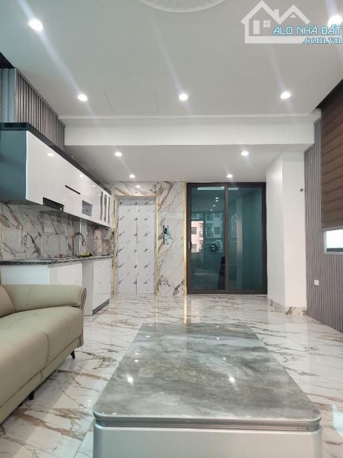 🏡 Siêu phẩm 8 tầng – Thang máy – Full nội thất sang xịn – gara 2 ô tô thoải mái. DT 45m2 - 4