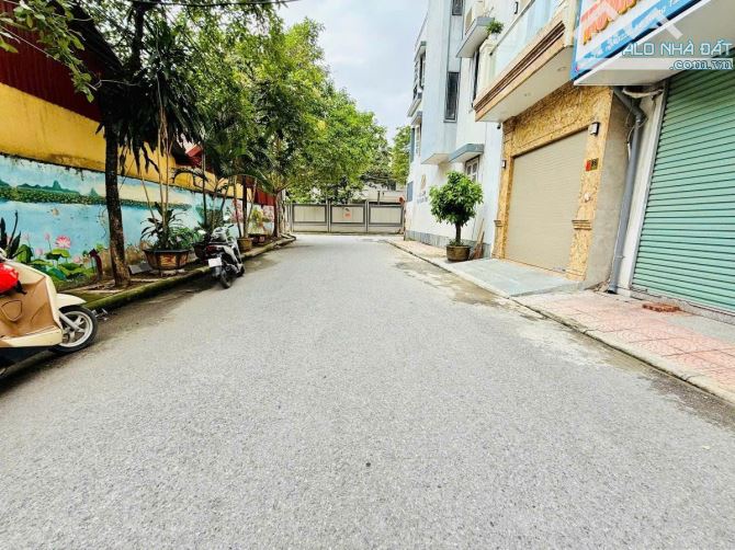 PHÂN LÔ LÊ TRỌNG TẤN - Ô TÔ TRÁNH - Diện Tích 44m2 3 tầng mặt tiền 4m Giá 18 tỷ - 4