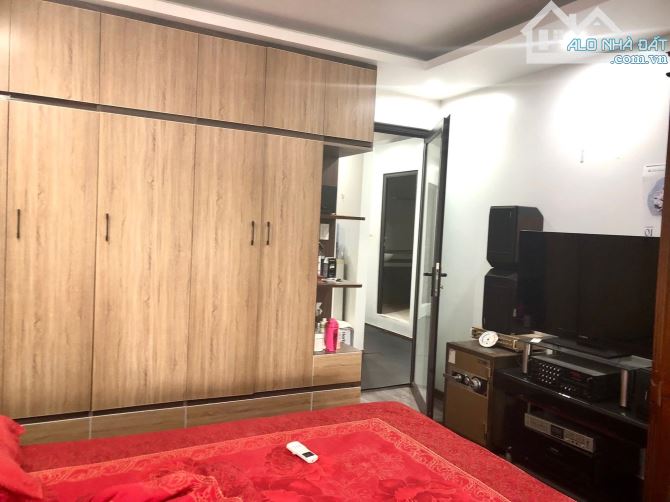 Bán Gấp Tập thể phường Giảng Võ💥75m2💥3 Ngủ+WC💥Nhà đẹp Ở Luôn💥68tr/m2 còn thương lượng - 4