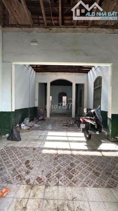BIỆT THỰ KIỂU PHÁP - MẶT TIỀN 102B TRẦN QUỐC TOẢN, QUẬN 3 - 7M X 20M - TRỆT 1 LẦU SÂN VƯỜN - 5