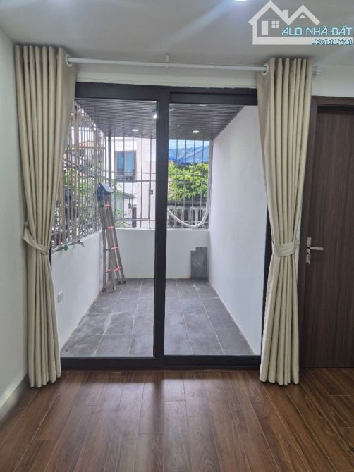 Nhà Đẹp NGÃ TƯ SỞ –32MV - 4 Tầng – 3 Ngủ  – Bước chân ra đường Láng – Giá Chỉ nhỉnh 5 T - 5