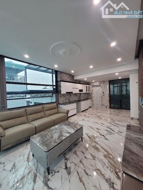 🏡 Siêu phẩm 8 tầng – Thang máy – Full nội thất sang xịn – gara 2 ô tô thoải mái. DT 45m2 - 5