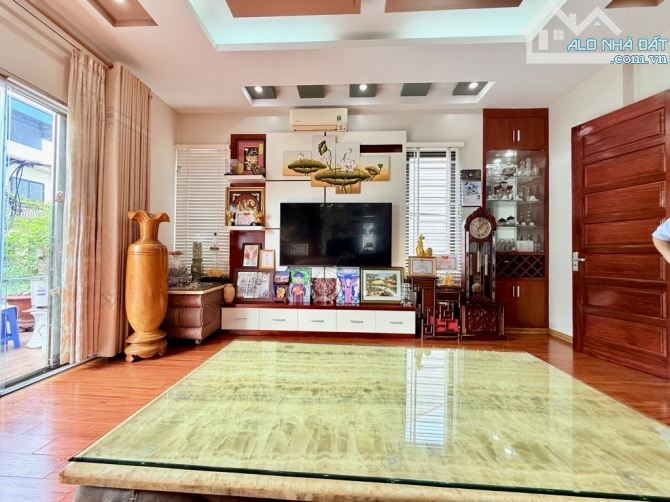 Bán Nhà Cổ Linh Biệt Thự 85m2-5 Tầng-Mt 5m-Ô TÔ TRÁNH-VĨA HÈ-LÔ GÓC-KINH DOANH -chỉ 29 tỷ - 5