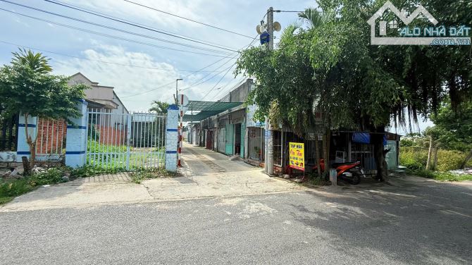 Nhà Ở & Dãy Trọ Đi Bộ Ra Chợ Xã Long Điền- TP Hồ Chí Minh Diện tích: 10x22 (225m2-150m thổ - 5