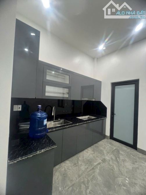 Nhà đẹp 3 tầng mặt đường Lộc Vượng giá hợp lý - 6