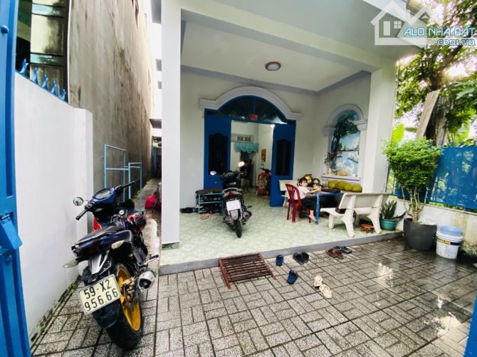 Bán nhà giáp Quận 5, ngay chợ Xóm Củi DT khủng 160m2 ngang 6m chỉ 9 tỷ - 6