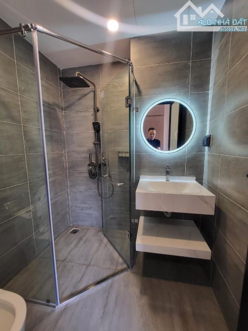 Bán nhà phố Chu Huy Mân, 62m2- 5 tầng- mt4m- 13 tỷ, lô góc, ô tô tránh gần bigC - 6