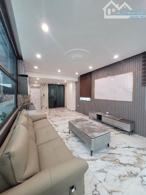 🏡 Siêu phẩm 8 tầng – Thang máy – Full nội thất sang xịn – gara 2 ô tô thoải mái. DT 45m2 - 6
