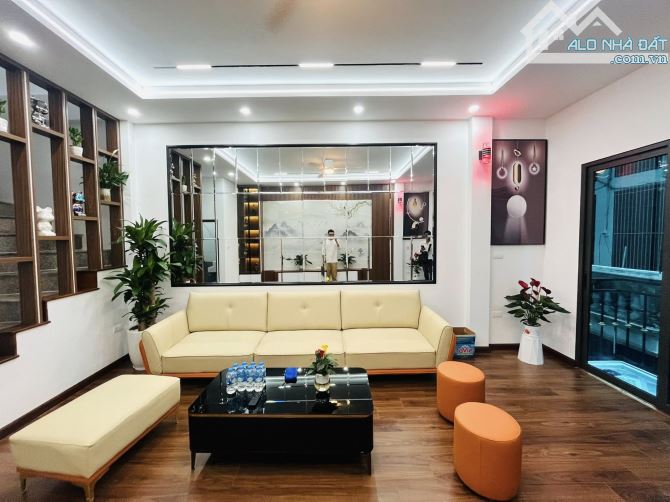 NHÀ BÁN NGÔ GIA TỰ 43M-6 TẦNG -4MT-7 TỶ NHÀ ĐẸP FULL ĐỒ - NGÕ RỘNG THOÁNG - 6