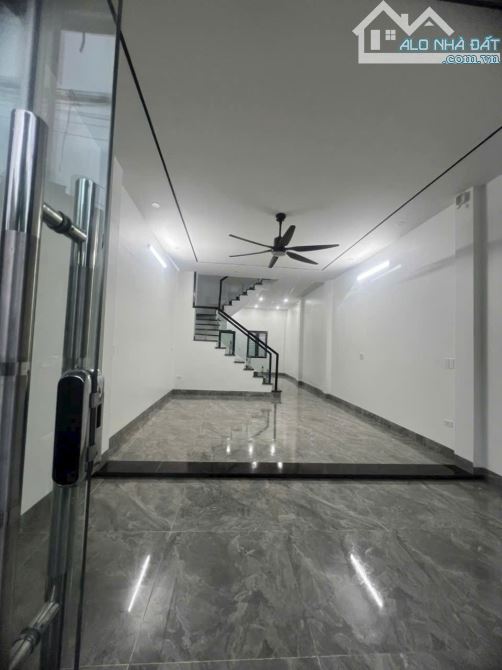 Nhà đẹp 3 tầng mặt đường Lộc Vượng giá hợp lý - 7