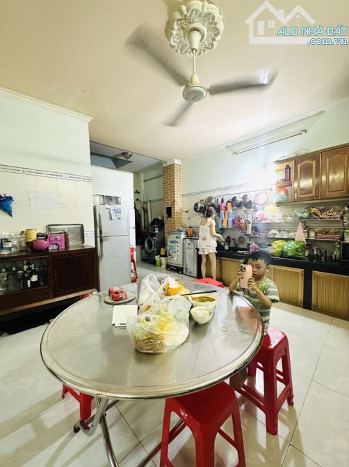 Bán Biệt Thự Hương Lộ 3, 140m2, ngang 7x20m, 3 tầng, đường nhựa ÔTÔ 8m, kế bên EON Tân Phú - 7