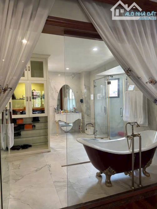 Bán Biệt thự 2 MT Đường số 21, P. Bình An, Quận 2 - Sát Bến Du Thuyền. 25m x 14m- 63 tỷ TL - 8
