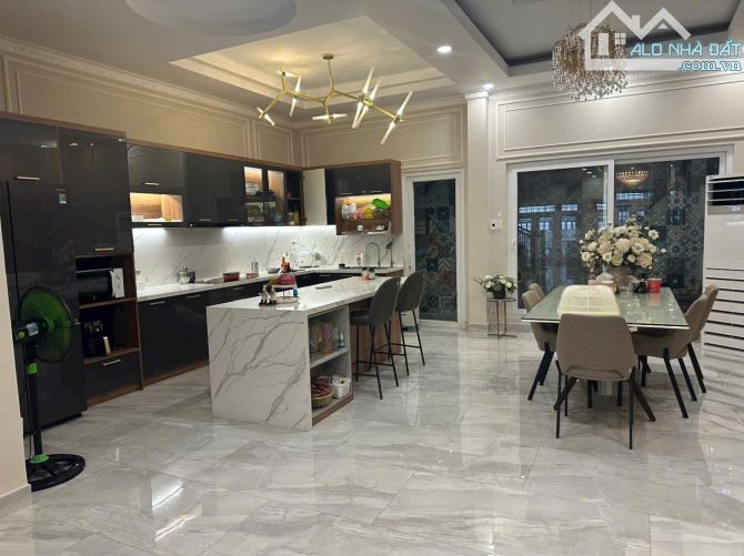 Biệt thự - Ngay CV Lê Văn Tám, P. VTS, Quận 3 - DT: 6,4m x 18m - 4 Tầng - Giá: 27,5 Tỷ - 8