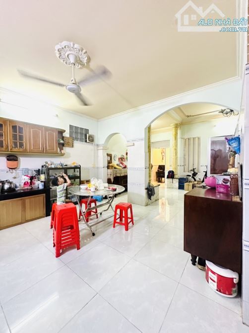 Bán Biệt Thự Hương Lộ 3, 140m2, ngang 7x20m, 3 tầng, đường nhựa ÔTÔ 8m, kế bên EON Tân Phú - 8