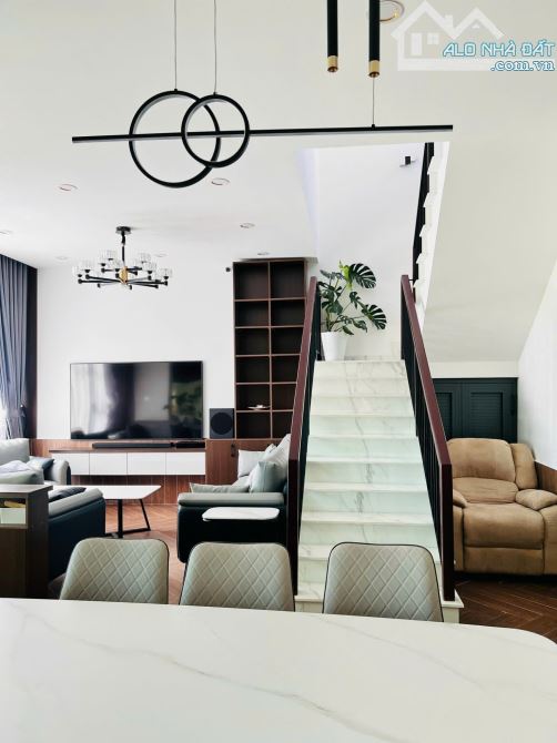 🏡 Bán Biệt Thự đường Khe Sanh,P10. View đẹp DT: 280m2 (20x14) Giá rẻ chỉ 9.5 tỷ có hồ bơi - 9