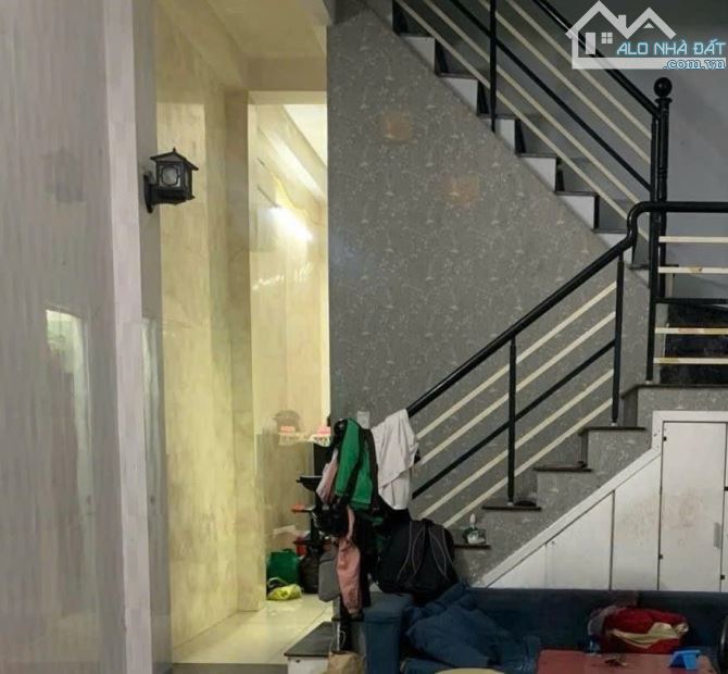 MẶT TIỀN HẼM KHU LÊ QUỐC HƯNG P12 NHÀ PHÂN LÔ DT ĐẤT 26M2 ( Ngang 3.4m)  KHU CHỢ XÓM CHIẾU
