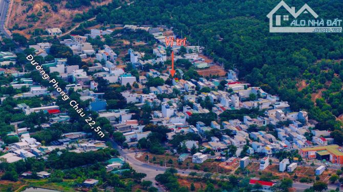 Tđc đất lành đường 16m thông ra đường Phong Châu  64m2 ngang 4m hướng Bắc Lô sạch  l
