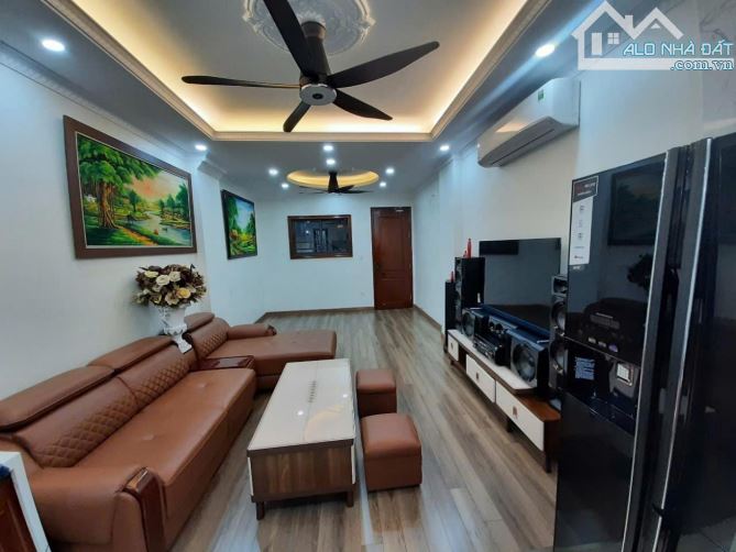 BÁN NHÀ TÔN ĐỨC THẮNG -ĐỐNG ĐA - Ô TÔ ĐỖ CỬA -40M2-5 T -16,3 TỶ