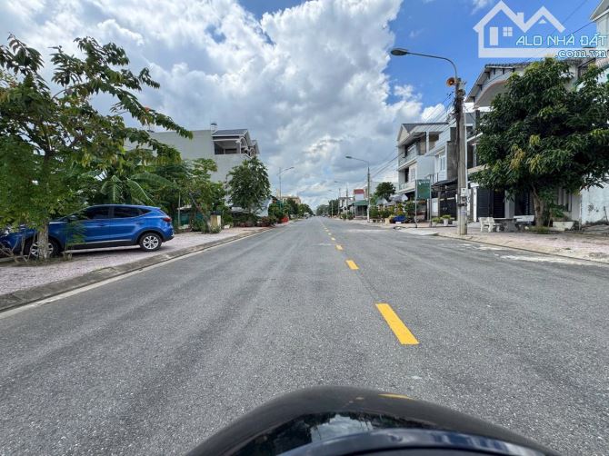 Duy Nhất 1 Lô 140m2 - 2tỷ050 - Ngang 7m, KDC Chợ Đại Phước- Nhơn Trạch- cách phà Cái 3km