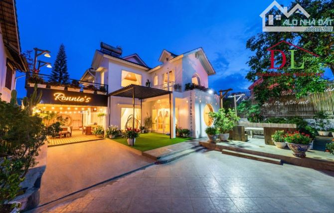 BÁN NHANH biệt thự sân vườn mặt tiền Vạn Hạnh P8 Đà Lạt tiện nghỉ dưỡng 378m2 giá 34 tỷ TL