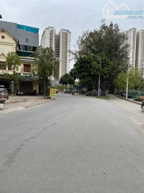 HIẾM - BÁN ĐẤT CỔ ĐIỂN A, TỨ HIỆP HÀNG XÓM KĐT IEC 45M - HƠN 5 TỶ Ô TÔ VÀO ĐẤT.