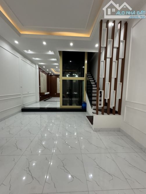 Bán nhà mặt ngõ oto khu phân lô lê trọng tấn thạnh xuân. 5 tầng máy ở hay kd VP , spa