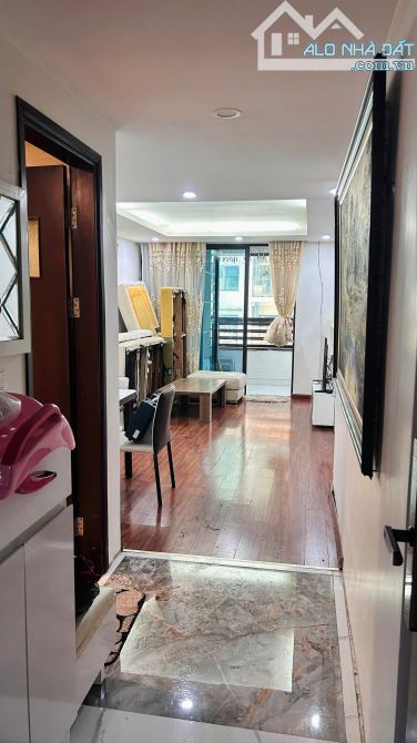 Cho thuê căn hộ đẹp tại Golden Land, Đường Nguyễn Trãi 2 phòng ngủ full đồ chỉ 15 tr/th