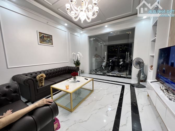 Bán nhà Văn Cao - Thư Trung khu phân lô 4 tầng độc lập sân cổng