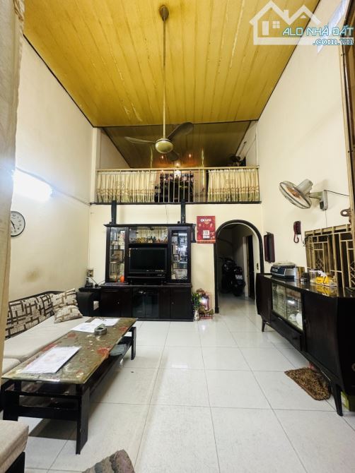 Bán Gấp Nhà Ngang Lớn (6.4 x 17m), Đường Nguyễn Trọng Tuyển, Tân Bình, Chỉ 11.7 Tỷ
