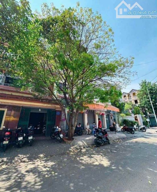 Bán biệt thự cao cấp ngang lớn khu Phan Xích Long sang trọng đẳng cấp