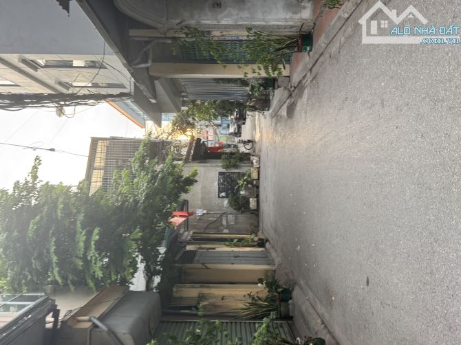 Tài chính 10 tỷ - Nhà Sài Đồng 70m2 - Khu phân lô cán bộ - Cạnh trường học - Dân trí cao