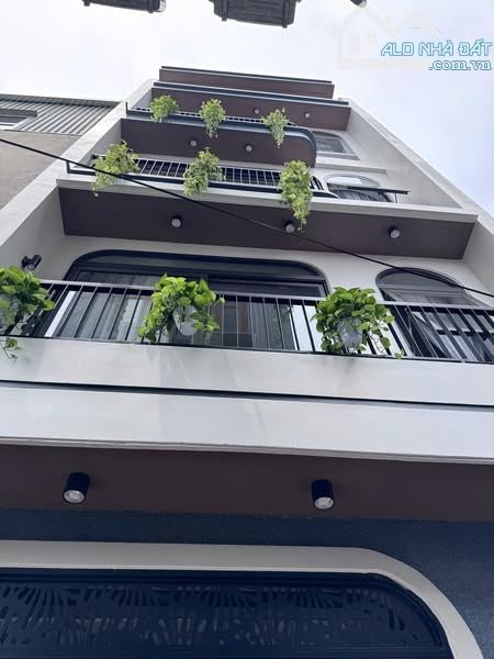 Siêu Phẩm Giá Tốt Phố Trạm 38m2 5T, MT5m Ô Tô Cạnh Nhà, Full Nội Thất Chỉ 7.x Tỷ