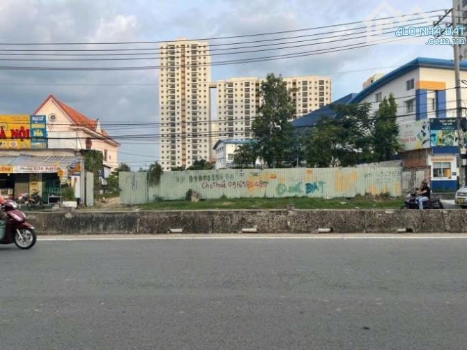 Bán 2700m2 đất MT đường Lương Định Của, Q2, full thổ cư, ngay chung cư