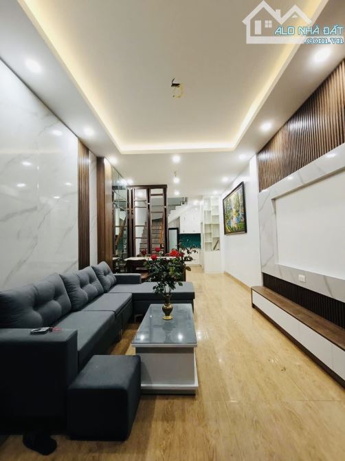 NHÀ ĐẸP - NGỌC THUỴ - Ô TÔ ĐỖ TẬN CỬA