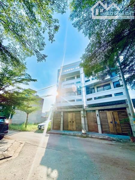 Bán Nhà 4 Tầng Sân Thượng ,DT 82m2, - Mặt Tiền Đường 8M,800m ra 3 trường Đại Học, GSmetro.