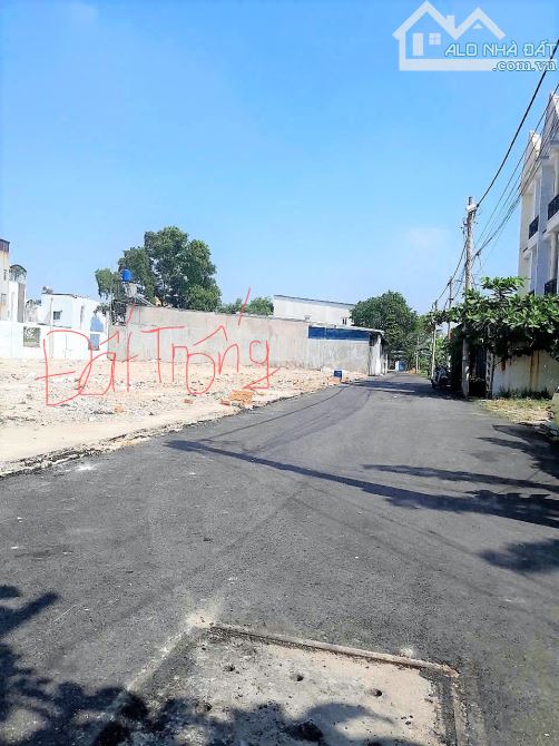 Đất hẻm 6m, đường Tô Ký, Gần ĐH Giao Thông Vận Tải. DT: 4.5x24m, giá 4.7 tỷ